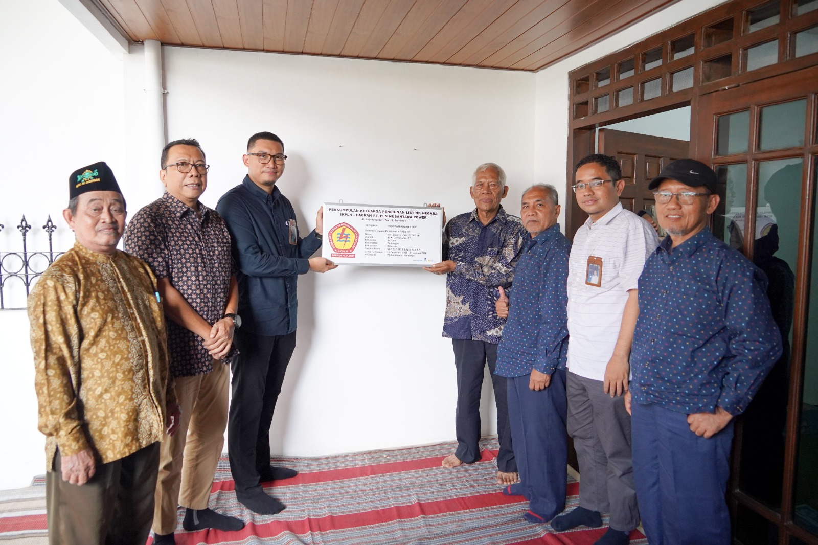 Honoring the Heroes of Electricity, PLN Nusantara Power Transforms an Uninhabitable House into a Healthy Home for a Retiree